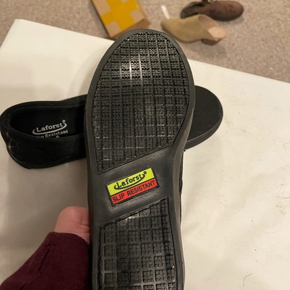 BRAND NEW skid resistant slip in shoes - Picture 4 of 8